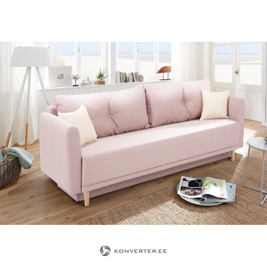 Неожиданное решение: розовый диван в гостиной